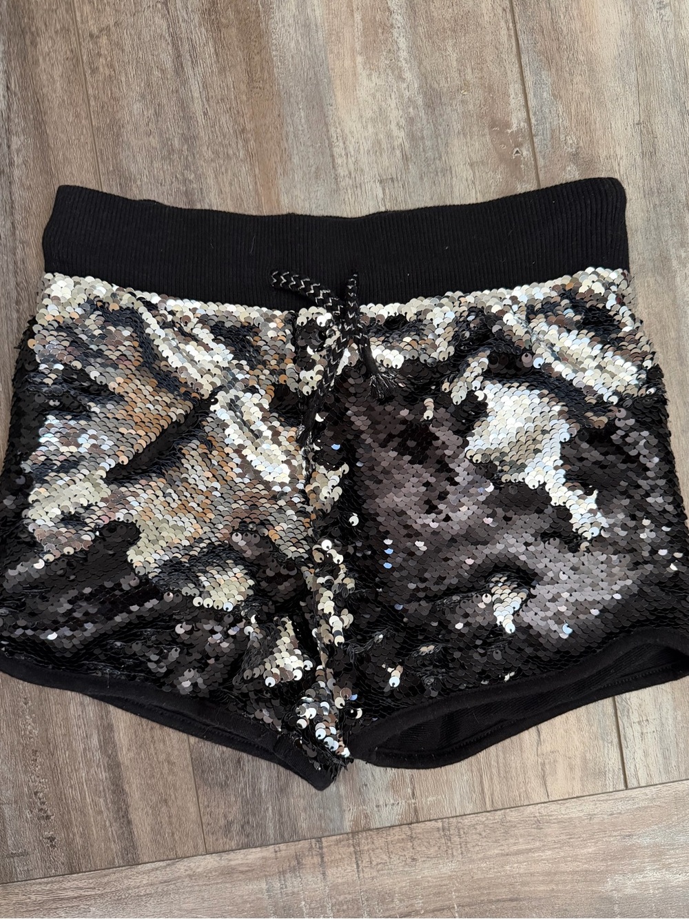 🚨SOLD 🚨Girls sparkle flip sequin shorts size 6X